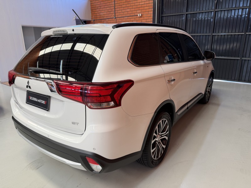 OUTLANDER 3.0 GT 4X4 V6 24V GASOLINA 4P AUTOMÁTICO - 2016 - BENTO GONçALVES