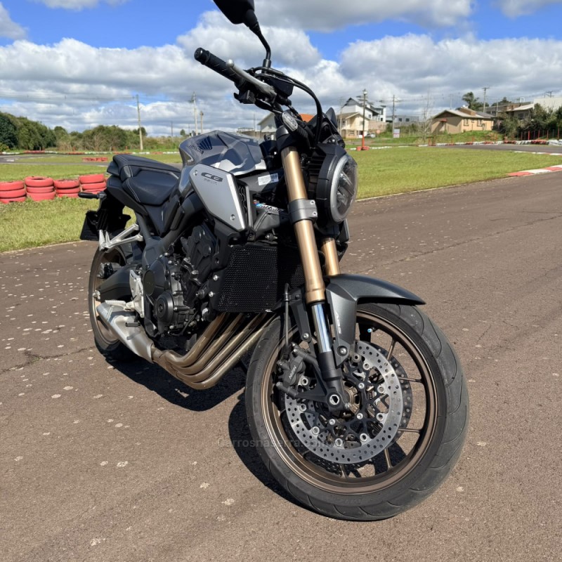 CB 650R E-CLUTCH - 2021 - VACARIA