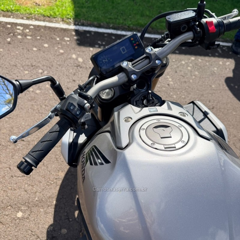 CB 650R E-CLUTCH - 2021 - VACARIA