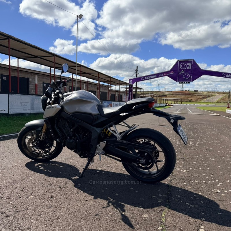 CB 650R E-CLUTCH - 2021 - VACARIA