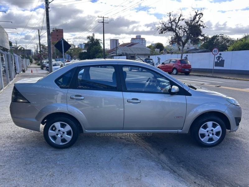 FIESTA 1.6 MPI SEDAN 8V FLEX 4P MANUAL - 2011 - VENâNCIO AIRES