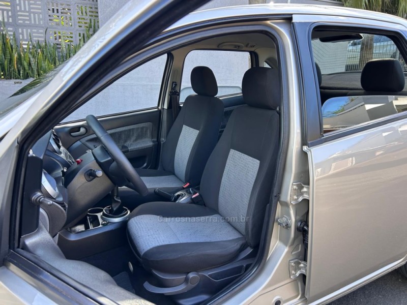 FIESTA 1.6 MPI SEDAN 8V FLEX 4P MANUAL - 2011 - VENâNCIO AIRES