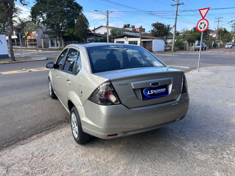 FIESTA 1.6 MPI SEDAN 8V FLEX 4P MANUAL - 2011 - VENâNCIO AIRES