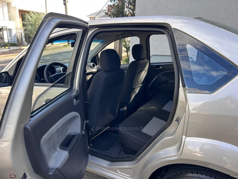 FIESTA 1.6 MPI SEDAN 8V FLEX 4P MANUAL - 2011 - VENâNCIO AIRES