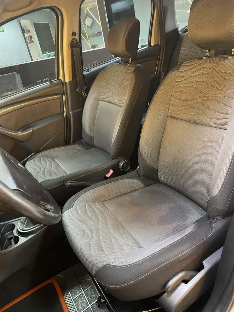 DUSTER 1.6 DYNAMIQUE 4X2 16V FLEX 4P MANUAL - 2014 - NOVO HAMBURGO