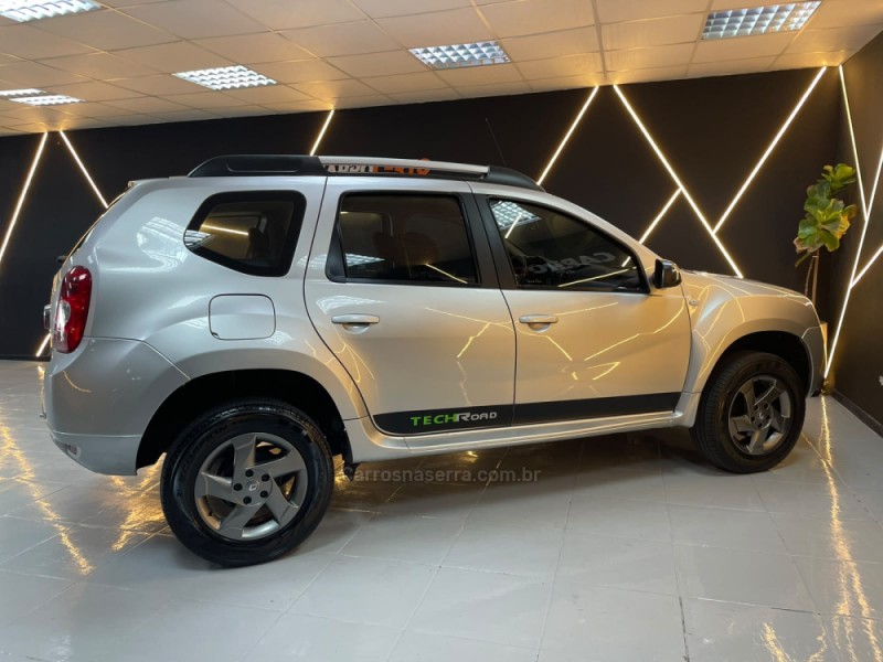 DUSTER 1.6 DYNAMIQUE 4X2 16V FLEX 4P MANUAL - 2014 - NOVO HAMBURGO