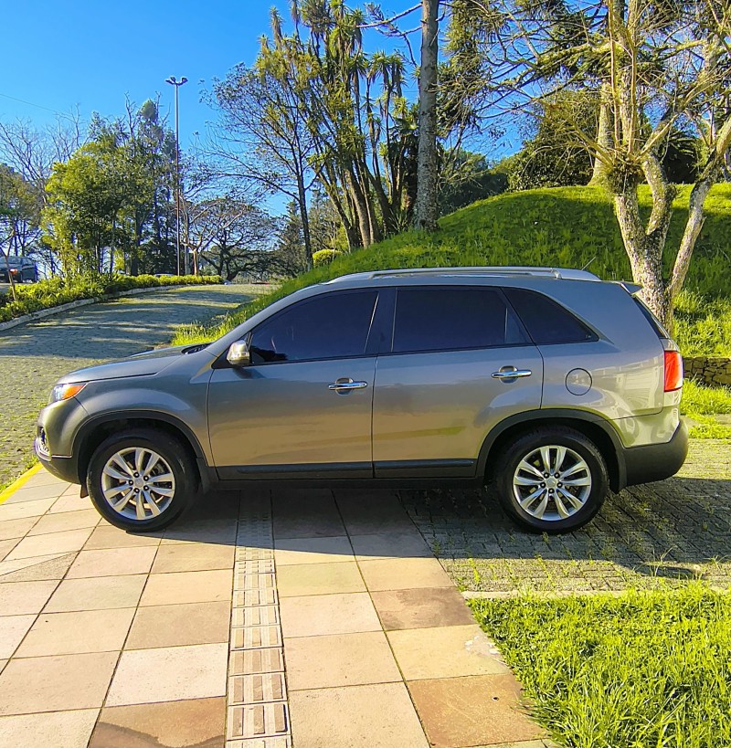 SORENTO 2.4 EX2 4X2 16V GASOLINA 4P AUTOMÁTICO - 2011 - FARROUPILHA
