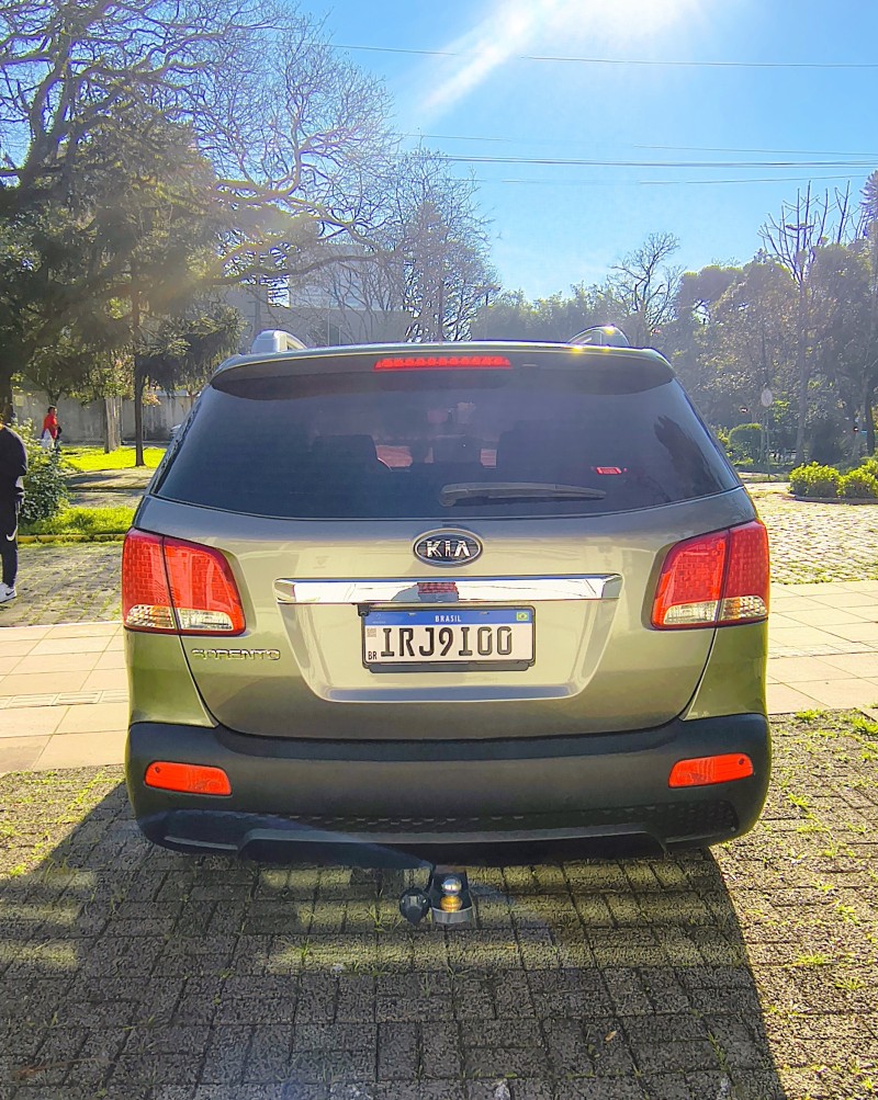 SORENTO 2.4 EX2 4X2 16V GASOLINA 4P AUTOMÁTICO - 2011 - FARROUPILHA