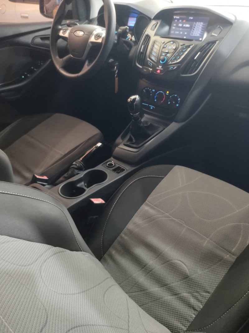 FOCUS 1.6 S 16V FLEX 4P MANUAL - 2014 - VALE REAL