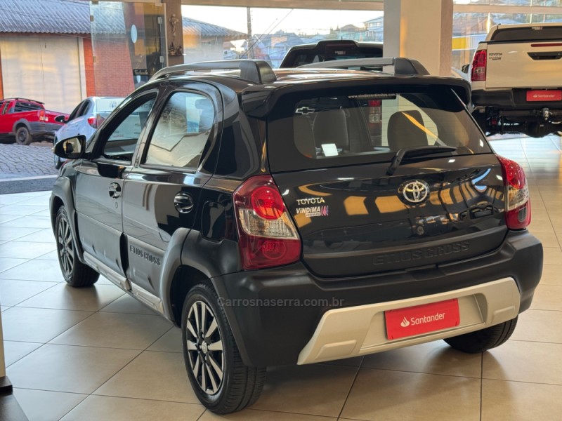 ETIOS CROSS 1.5 16V FLEX 4P MANUAL - 2015 - FLORES DA CUNHA