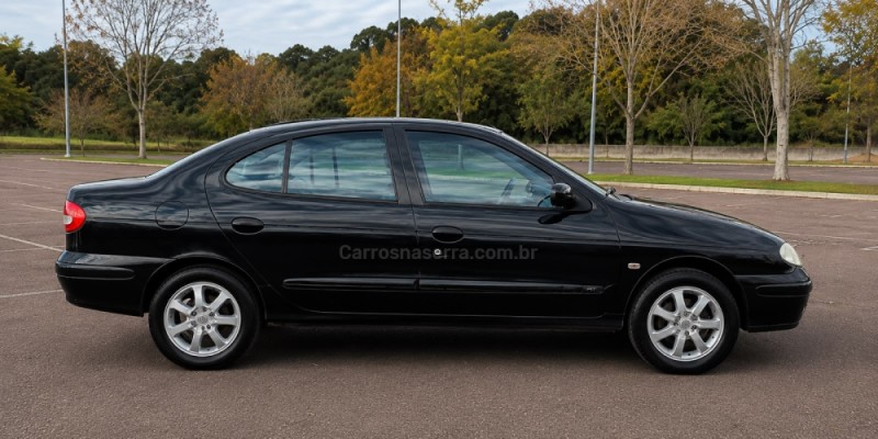 MÉGANE 2.0 EXPRESSION SEDAN 16V GASOLINA 4P AUTOMÁTICO - 2005 - BENTO GONçALVES