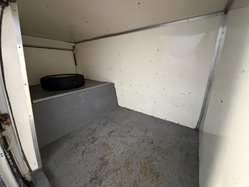 KOMBI 1.4 MI FURGÃO 8V FLEX 3P MANUAL - 2014 - VACARIA