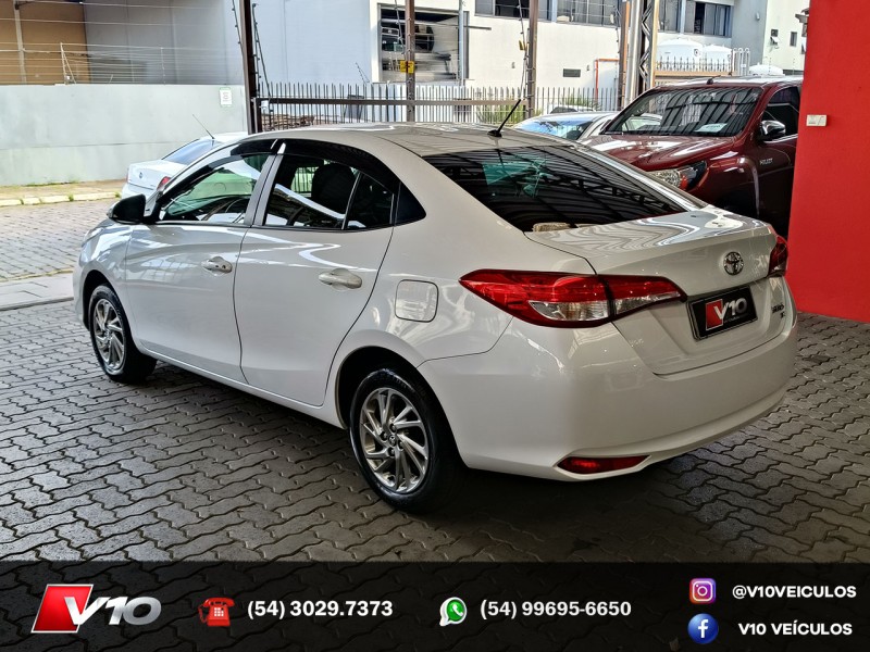 YARIS 1.5 XS SEDAN 16V FLEX 4P AUTOMÁTICO - 2024 - CAXIAS DO SUL
