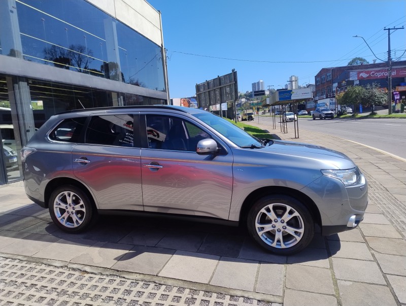 OUTLANDER 3.0 GT4 4X4 V6 24V GASOLINA 4P AUTOMÁTICO - 2014 - CAXIAS DO SUL