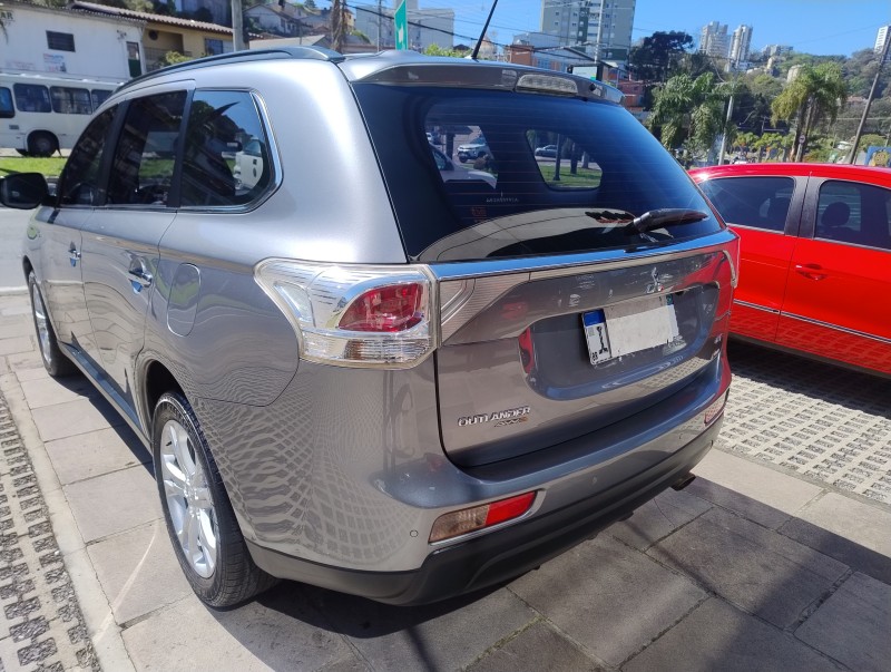 OUTLANDER 3.0 GT4 4X4 V6 24V GASOLINA 4P AUTOMÁTICO - 2014 - CAXIAS DO SUL