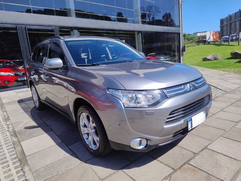 OUTLANDER 3.0 GT4 4X4 V6 24V GASOLINA 4P AUTOMÁTICO - 2014 - CAXIAS DO SUL