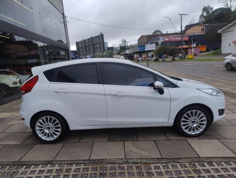 FIESTA 1.6 TITANIUM HATCH 16V FLEX 4P MANUAL - 2016 - CAXIAS DO SUL