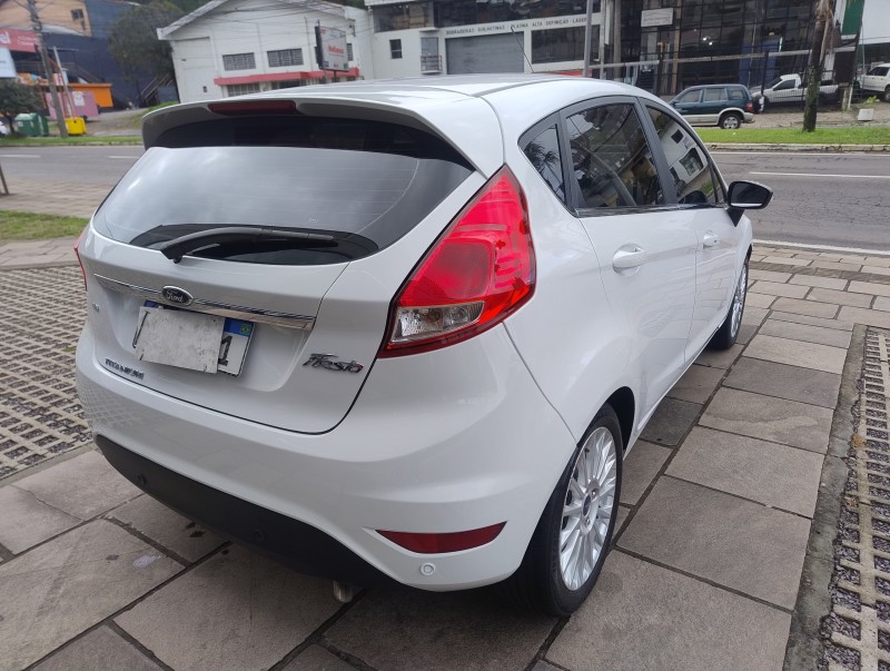 FIESTA 1.6 TITANIUM HATCH 16V FLEX 4P MANUAL - 2016 - CAXIAS DO SUL