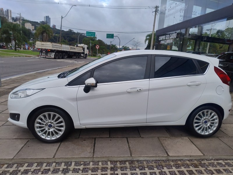 FIESTA 1.6 TITANIUM HATCH 16V FLEX 4P MANUAL - 2016 - CAXIAS DO SUL