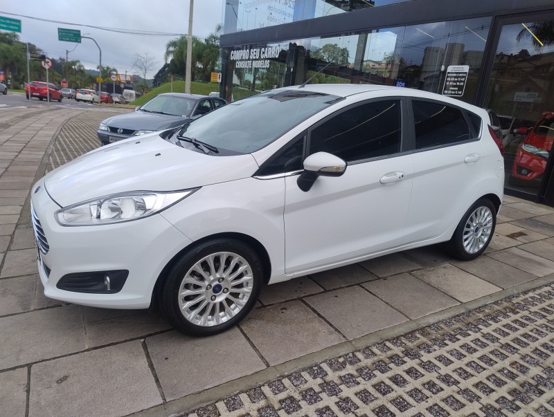 fiesta 1.6 titanium hatch 16v flex 4p manual 2016 caxias do sul