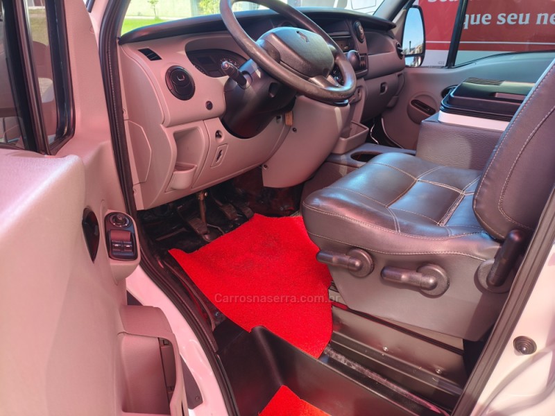 MASTER 2.5 DCI MINIBUS L3H2 16 LUGARES 16V DIESEL 3P MANUAL - 2013 - CAXIAS DO SUL