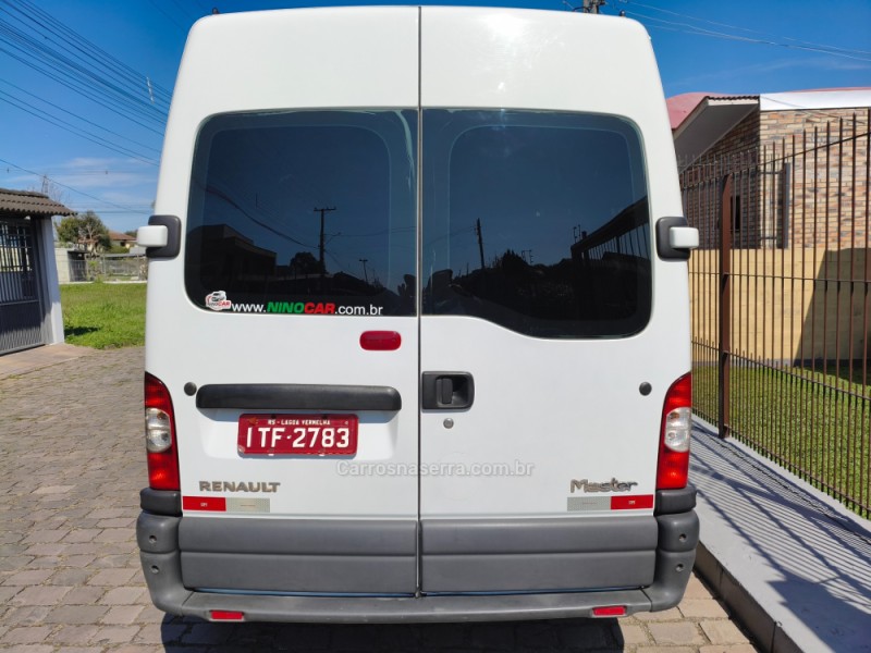 MASTER 2.5 DCI MINIBUS L3H2 16 LUGARES 16V DIESEL 3P MANUAL - 2013 - CAXIAS DO SUL