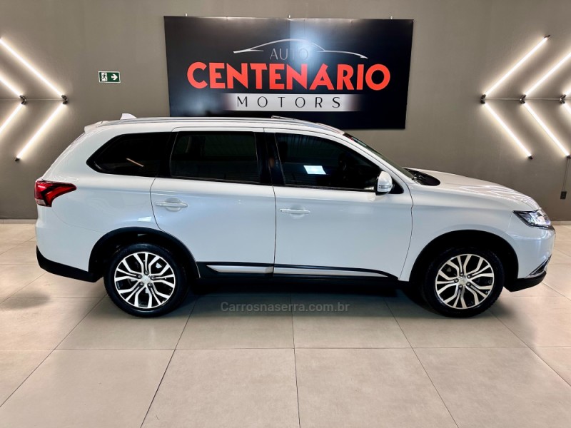 OUTLANDER 2.0 16V GASOLINA 4P AUTOMÁTICO - 2018 - SAPIRANGA