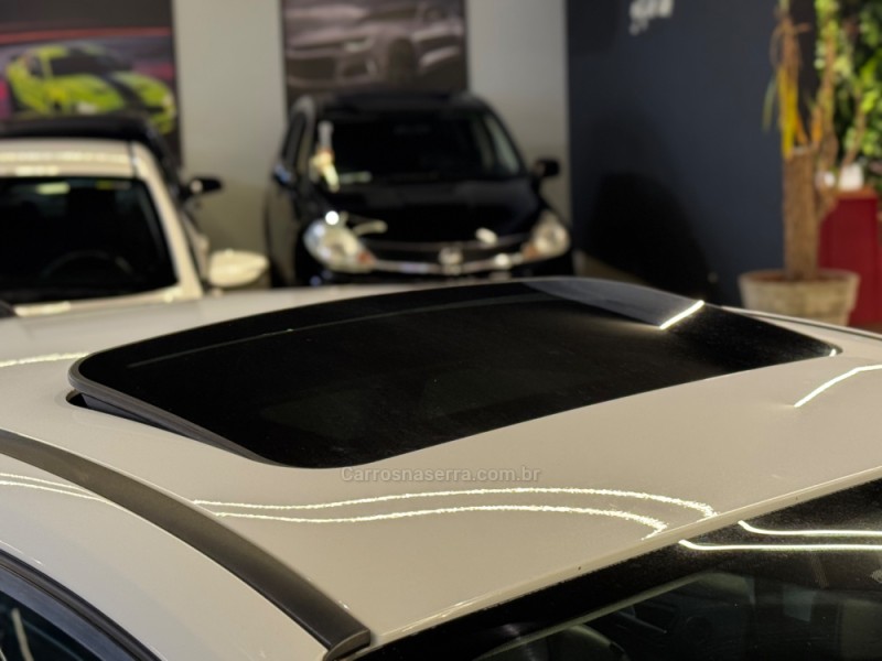 FOCUS 2.0 TITANIUM PLUS FASTBACK 16V FLEX 4P AUTOMÁTICO - 2017 - DOIS IRMãOS