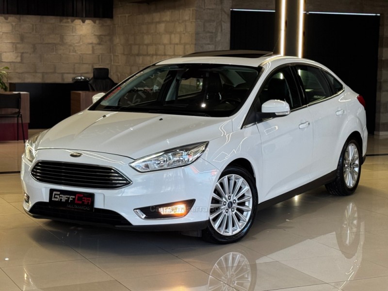 FOCUS 2.0 TITANIUM PLUS FASTBACK 16V FLEX 4P AUTOMÁTICO - 2017 - DOIS IRMãOS