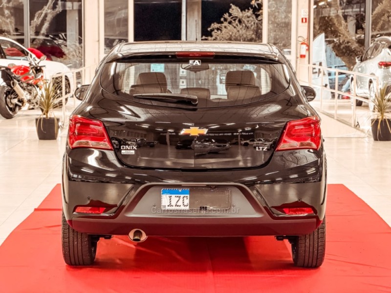 ONIX 1.4 MPFI LTZ 8V FLEX 4P AUTOMÁTICO - 2019 - NOVA PRATA