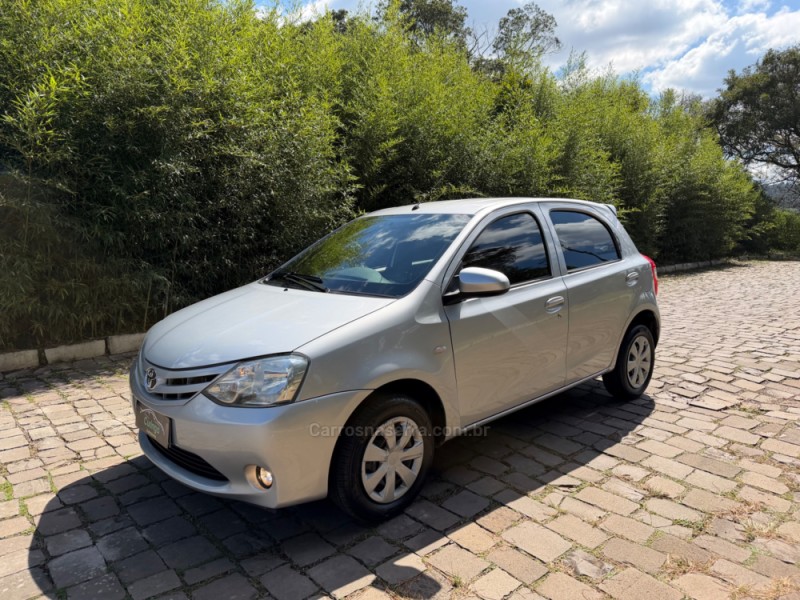 etios 1.3 x 16v flex 4p manual 2014 nova prata