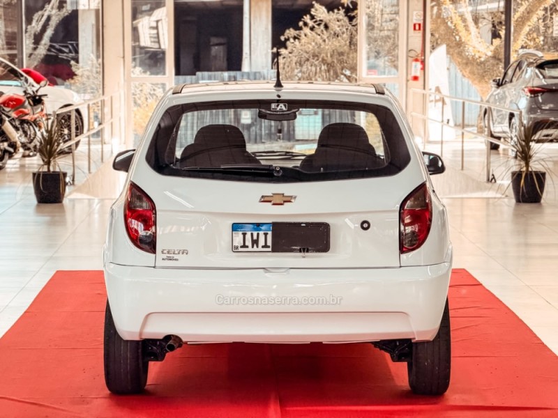 CELTA 1.0 MPFI LT 8V FLEX 4P MANUAL - 2015 - NOVA PRATA