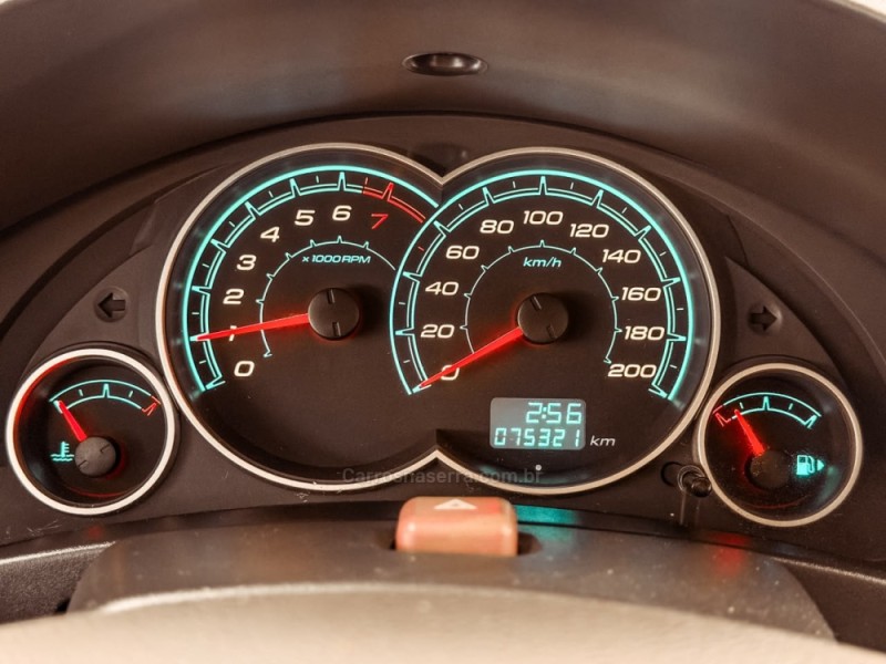 CELTA 1.0 MPFI LT 8V FLEX 4P MANUAL - 2015 - NOVA PRATA