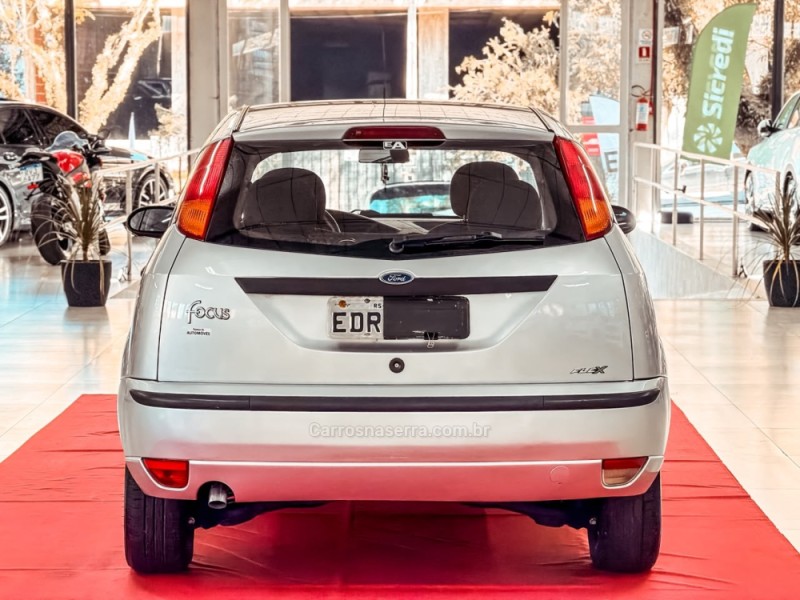 FOCUS 1.6 8V FLEX 4P MANUAL - 2008 - NOVA PRATA