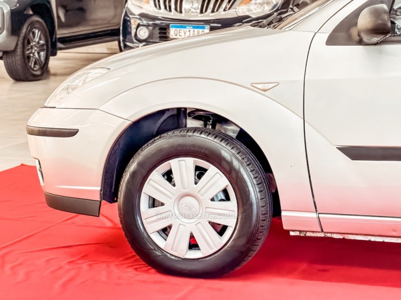 FOCUS 1.6 8V FLEX 4P MANUAL - 2008 - NOVA PRATA