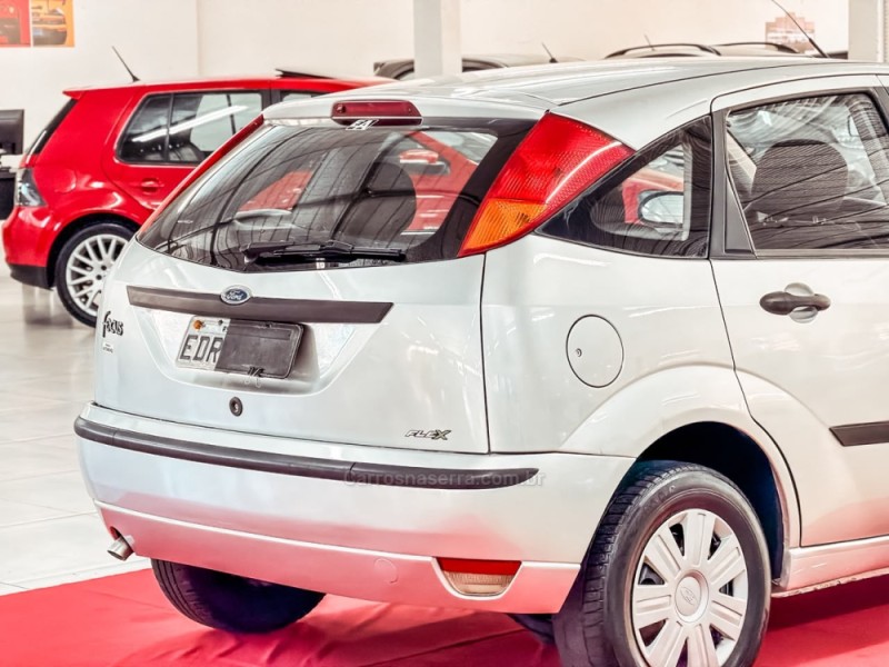 FOCUS 1.6 8V FLEX 4P MANUAL - 2008 - NOVA PRATA