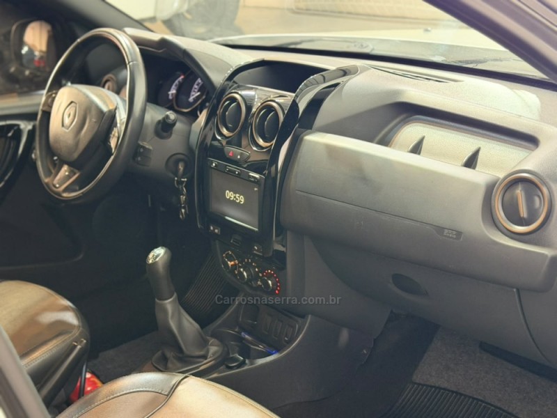 DUSTER 1.6 DYNAMIQUE 4X2 16V FLEX 4P MANUAL - 2016 - ESTâNCIA VELHA