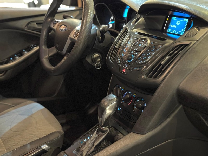FOCUS 2.0 SE 16V FLEX 4P AUTOMÁTICO - 2015 - NOVO HAMBURGO