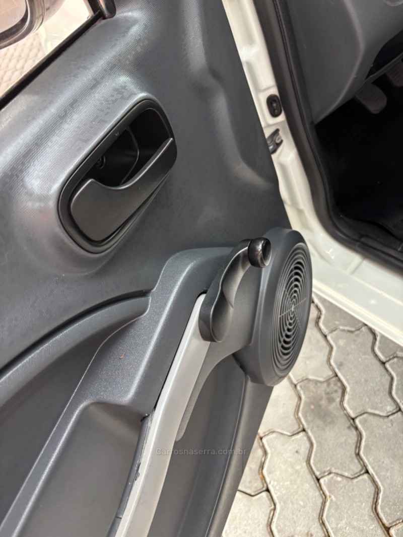 UNO 1.0 VIVACE 8V FLEX 2P MANUAL - 2012 - HARMONIA