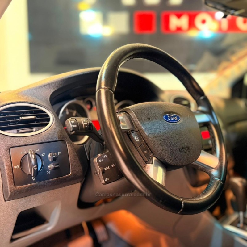FOCUS 2.0 GHIA 16V GASOLINA 4P AUTOMÁTICO - 2009 - NOVO HAMBURGO