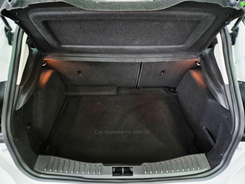 FOCUS 2.0 TITANIUM HATCH 16V FLEX 4P AUTOMÁTICO - 2016 - CAXIAS DO SUL
