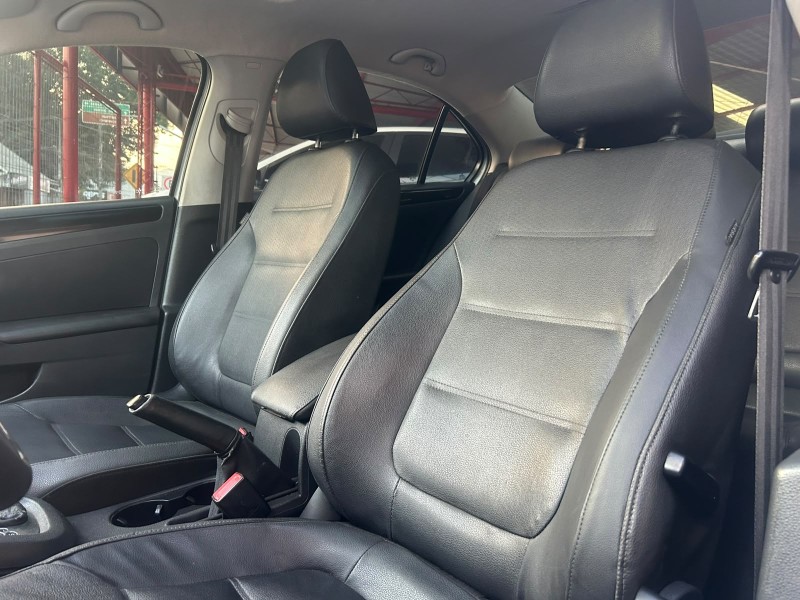 JETTA 2.0 COMFORTLINE FLEX 4P TIPTRONIC - 2012 - TRêS COROAS