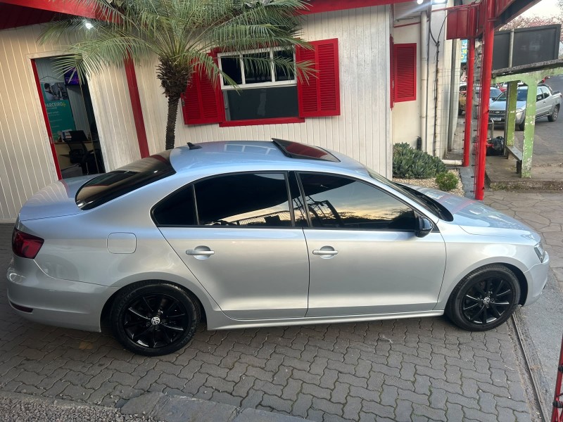 JETTA 2.0 COMFORTLINE FLEX 4P TIPTRONIC - 2012 - TRêS COROAS