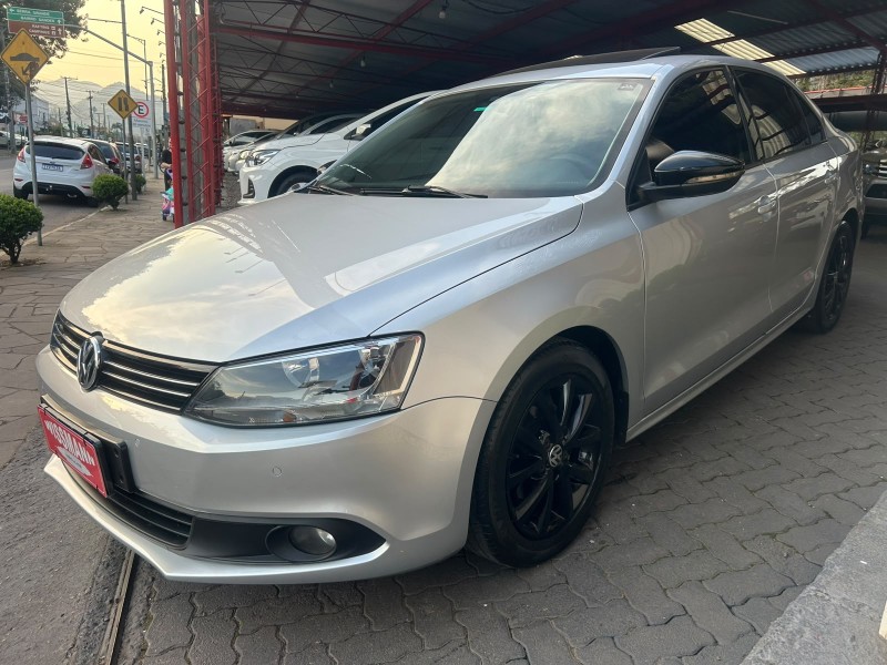JETTA 2.0 COMFORTLINE FLEX 4P TIPTRONIC - 2012 - TRêS COROAS