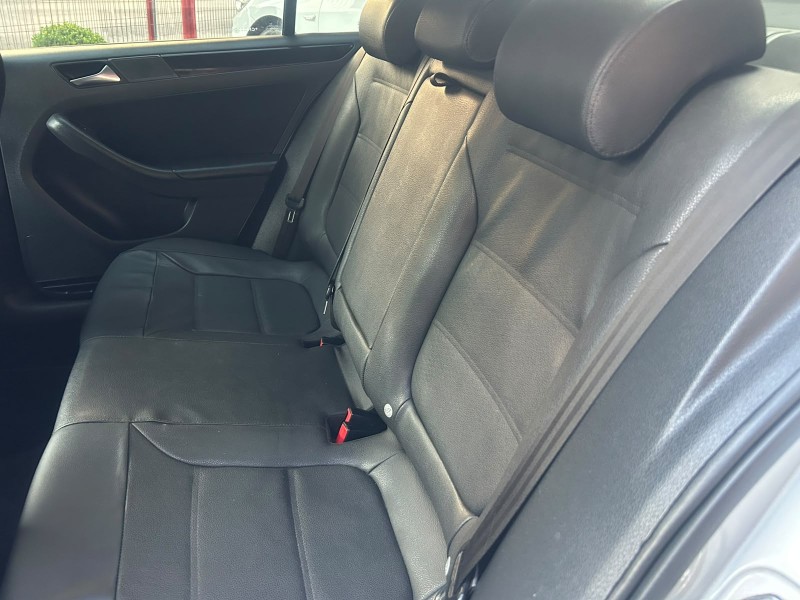 JETTA 2.0 COMFORTLINE FLEX 4P TIPTRONIC - 2012 - TRêS COROAS
