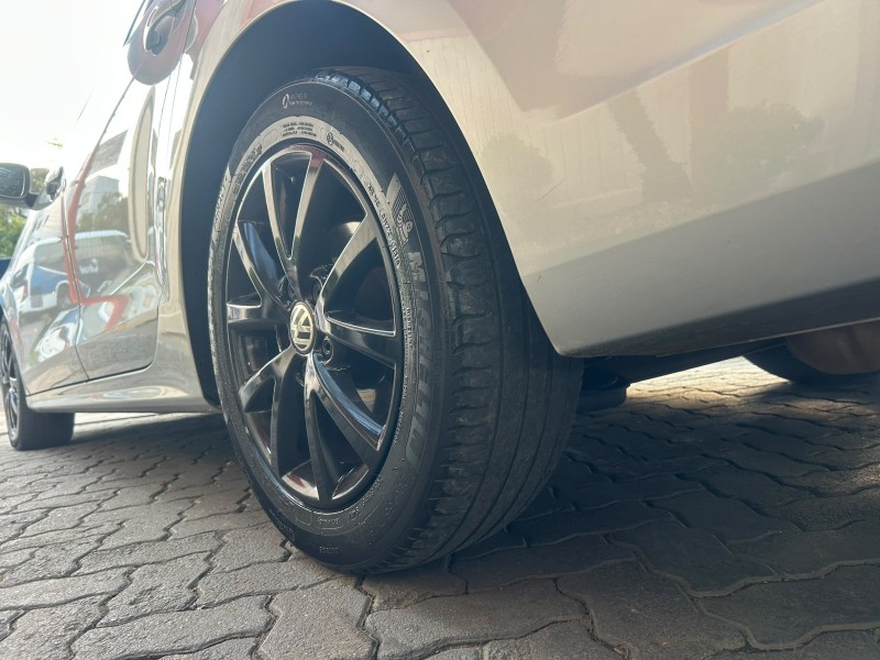 JETTA 2.0 COMFORTLINE FLEX 4P TIPTRONIC - 2012 - TRêS COROAS