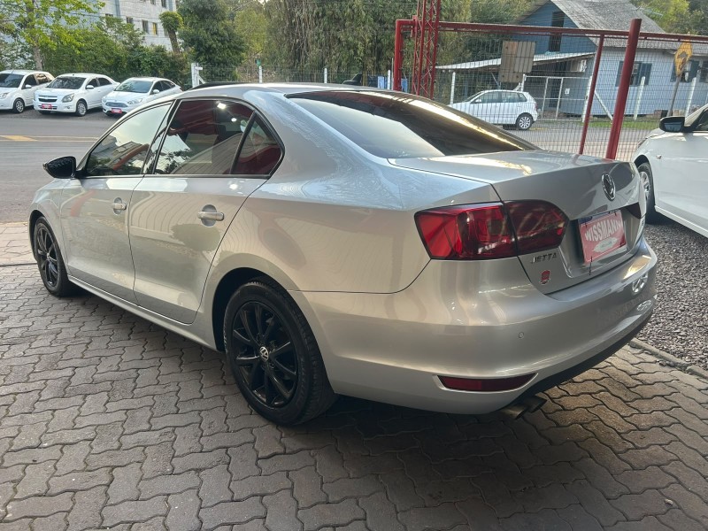 JETTA 2.0 COMFORTLINE FLEX 4P TIPTRONIC - 2012 - TRêS COROAS