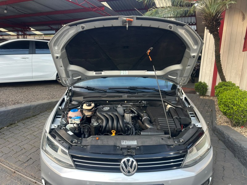 JETTA 2.0 COMFORTLINE FLEX 4P TIPTRONIC - 2012 - TRêS COROAS
