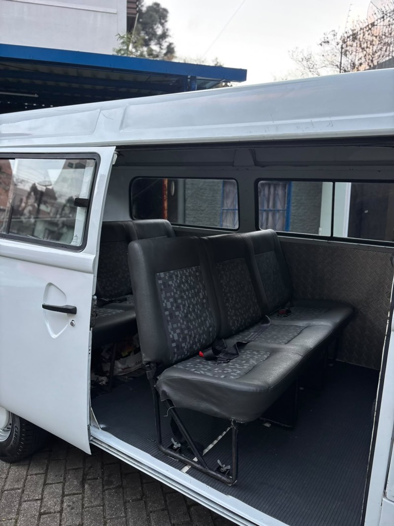 KOMBI 1.6 MI STD LOTAÇÃO 8V GASOLINA 3P MANUAL - 2000 - CAXIAS DO SUL