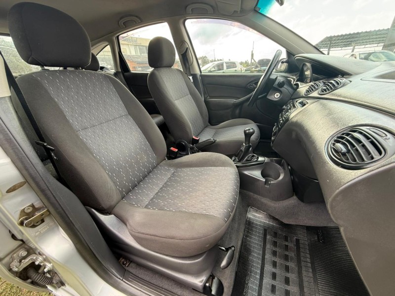 FOCUS 1.6 8V GASOLINA 4P MANUAL - 2005 - FARROUPILHA